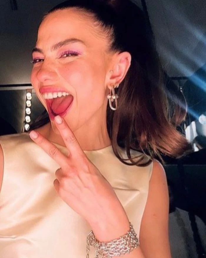 Demet Özdemir'in olay elbisesinin fiyatı dudak uçuklattı! İşte kombini için ödediği ücret - Sayfa 8