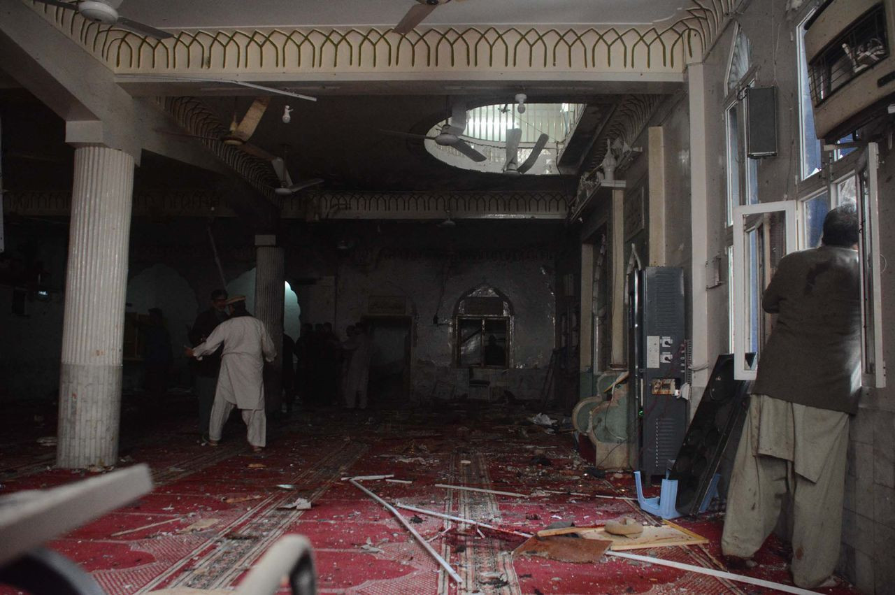 Pakistan'da acı bilanço! Camiye bombalı saldırıda 56 ölü, 194 yaralı - Sayfa 7