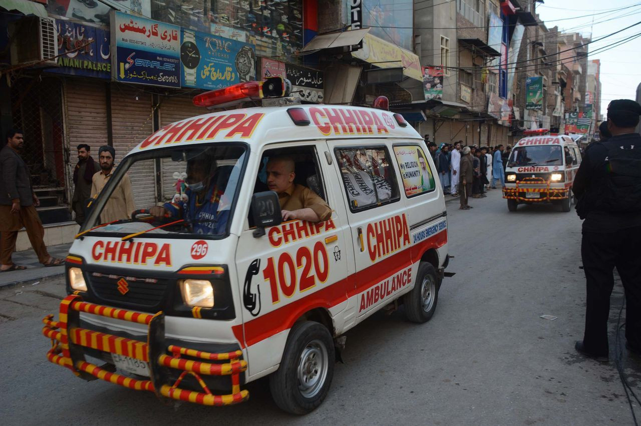 Pakistan'da acı bilanço! Camiye bombalı saldırıda 56 ölü, 194 yaralı - Sayfa 8