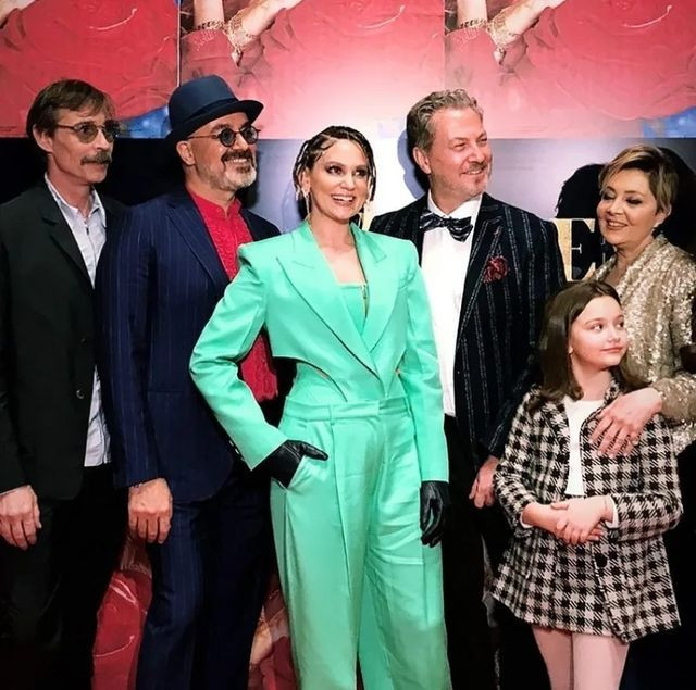 Farah Zeynep Abdullah, Bergen filminin galasında giydiği kıyafetine gelen eleştirilere yanıt verdi - Sayfa 9