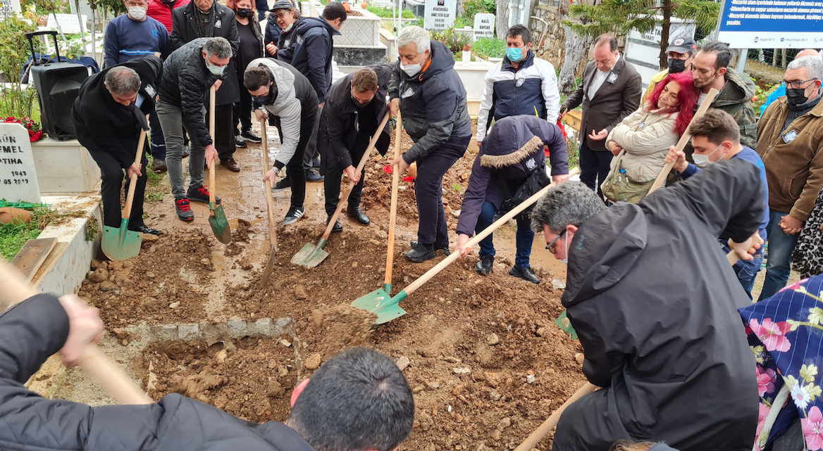 Cenaze törenine kimse katılmadı! Akrep Nalan'ı sanatçı dostları son yolculuğunda yalnız bıraktı - Sayfa 8