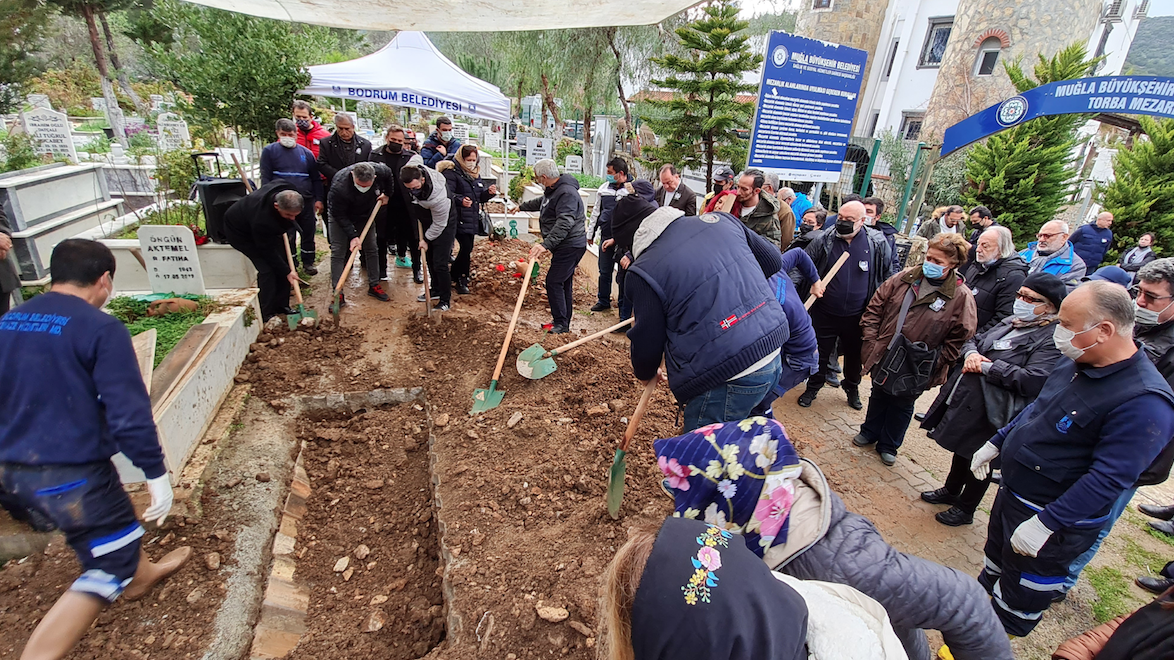 Cenaze törenine kimse katılmadı! Akrep Nalan'ı sanatçı dostları son yolculuğunda yalnız bıraktı - Sayfa 18