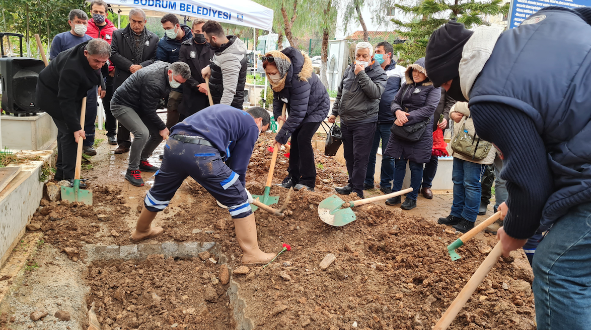 Cenaze törenine kimse katılmadı! Akrep Nalan'ı sanatçı dostları son yolculuğunda yalnız bıraktı - Sayfa 9