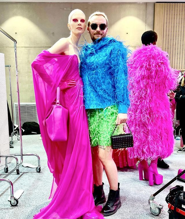 Yılın piştisi! Hadise erkek fenomenle aynı kıyafeti giydi - Sayfa 14