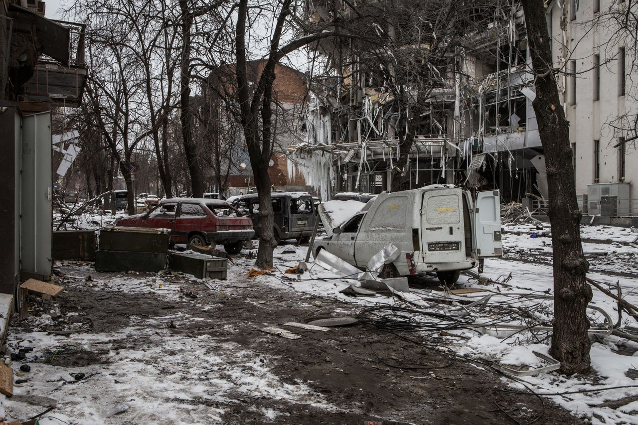 Rus güçlerinin bombaladığı Harkiv'de insanlar ölüyor, evler yıkılıyor - Sayfa 12