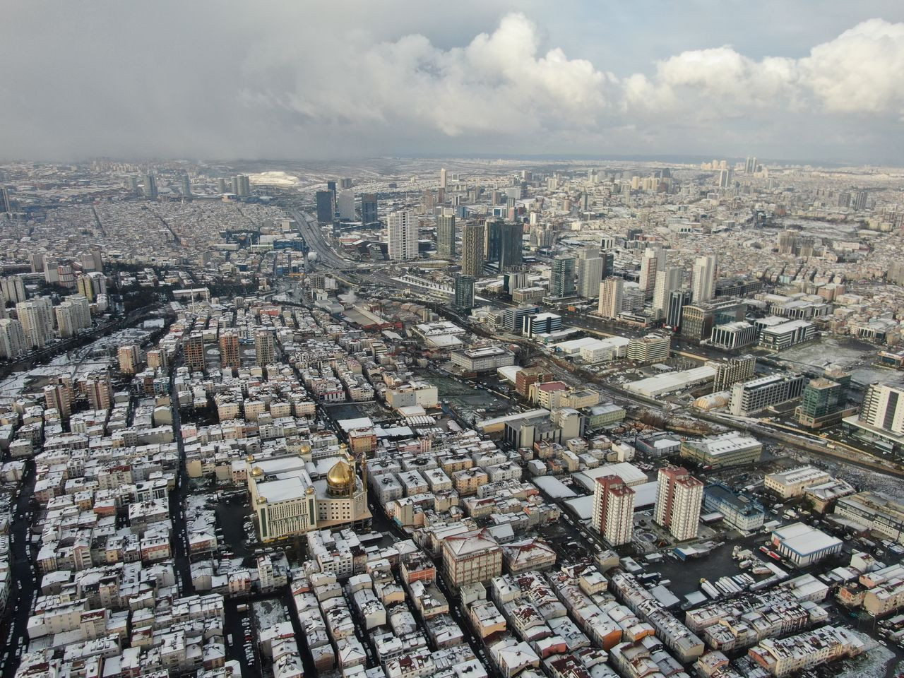 İstanbul'da beklenen kar başladı! Megakent beyaza büründü - Sayfa 6
