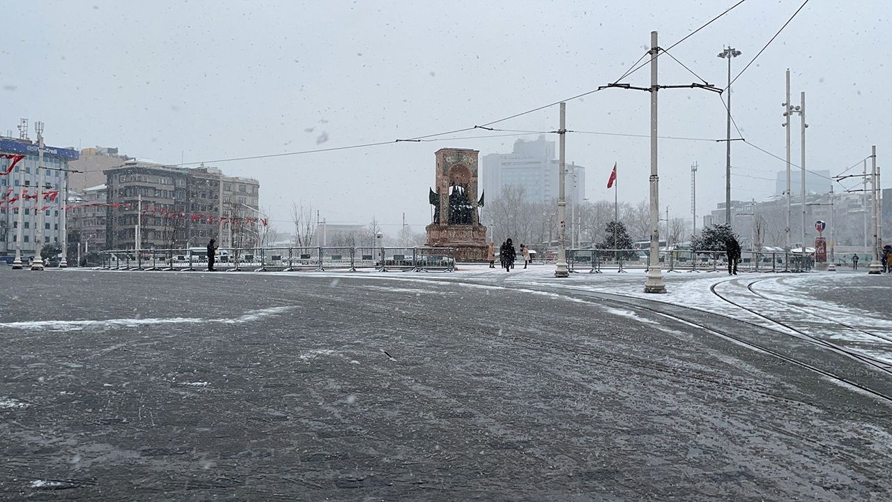 Beklenen kar geldi, İstanbul beyaza büründü... İşte o anlar - Sayfa 7