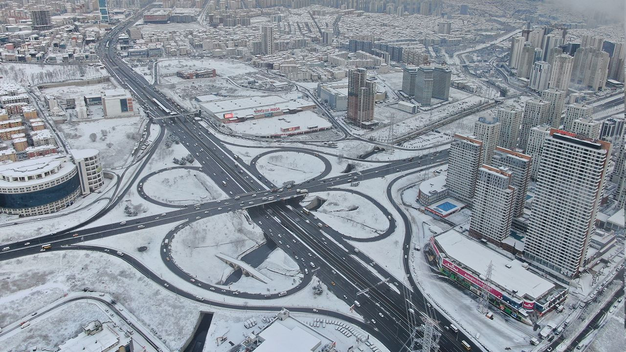 Beklenen kar geldi, İstanbul beyaza büründü... İşte o anlar - Sayfa 17