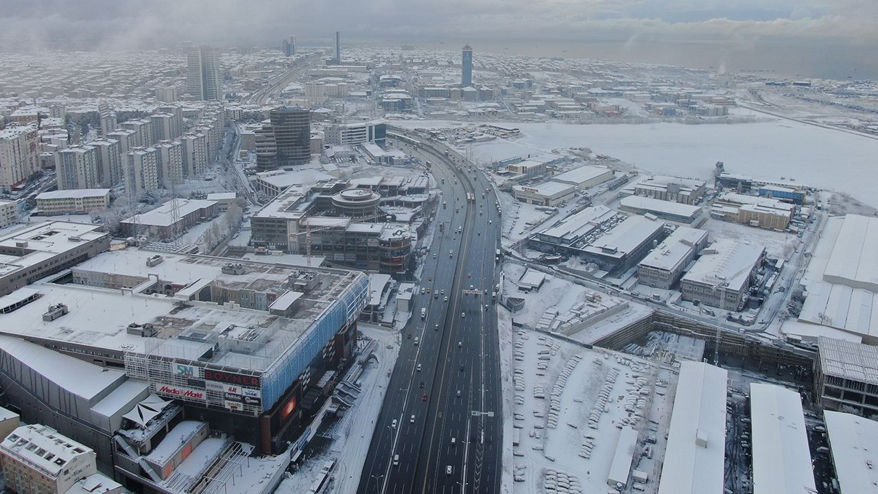 Beklenen kar geldi, İstanbul beyaza büründü... İşte o anlar - Sayfa 16