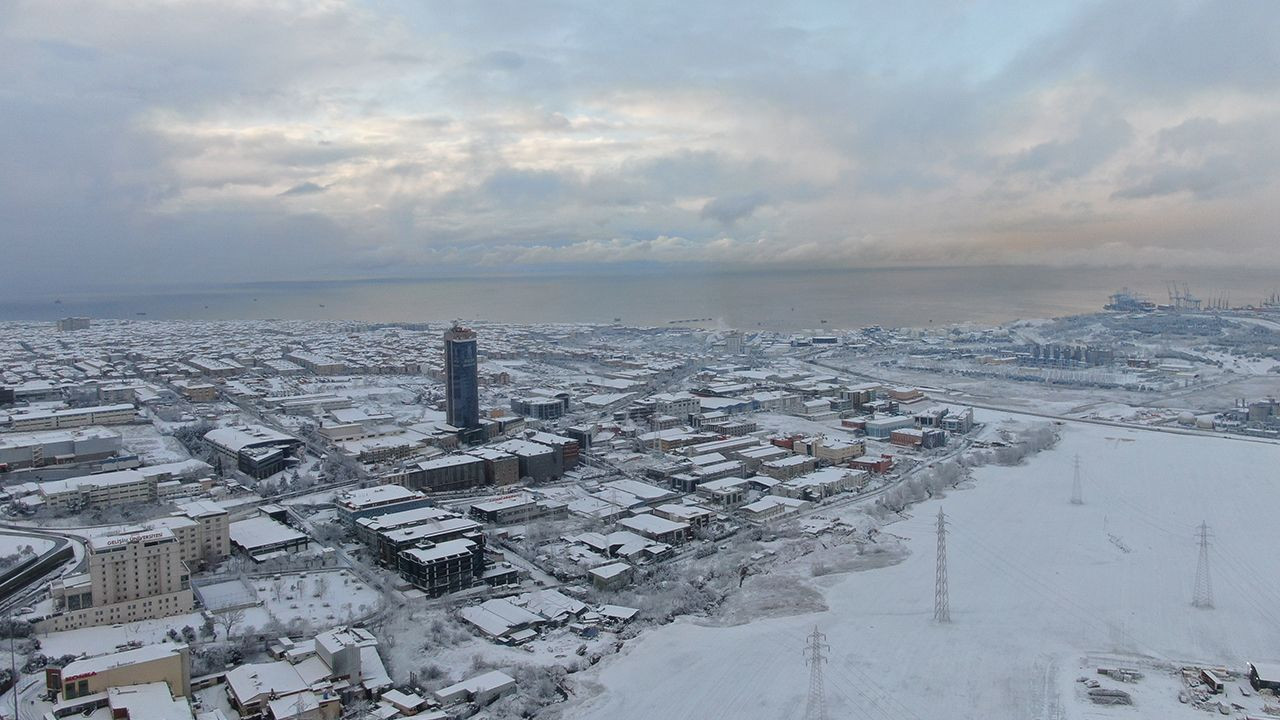 Beklenen kar geldi, İstanbul beyaza büründü... İşte o anlar - Sayfa 14
