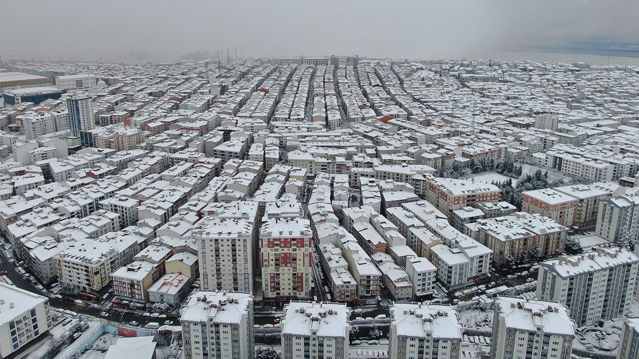 Beklenen kar geldi, İstanbul beyaza büründü... İşte o anlar - Sayfa 13