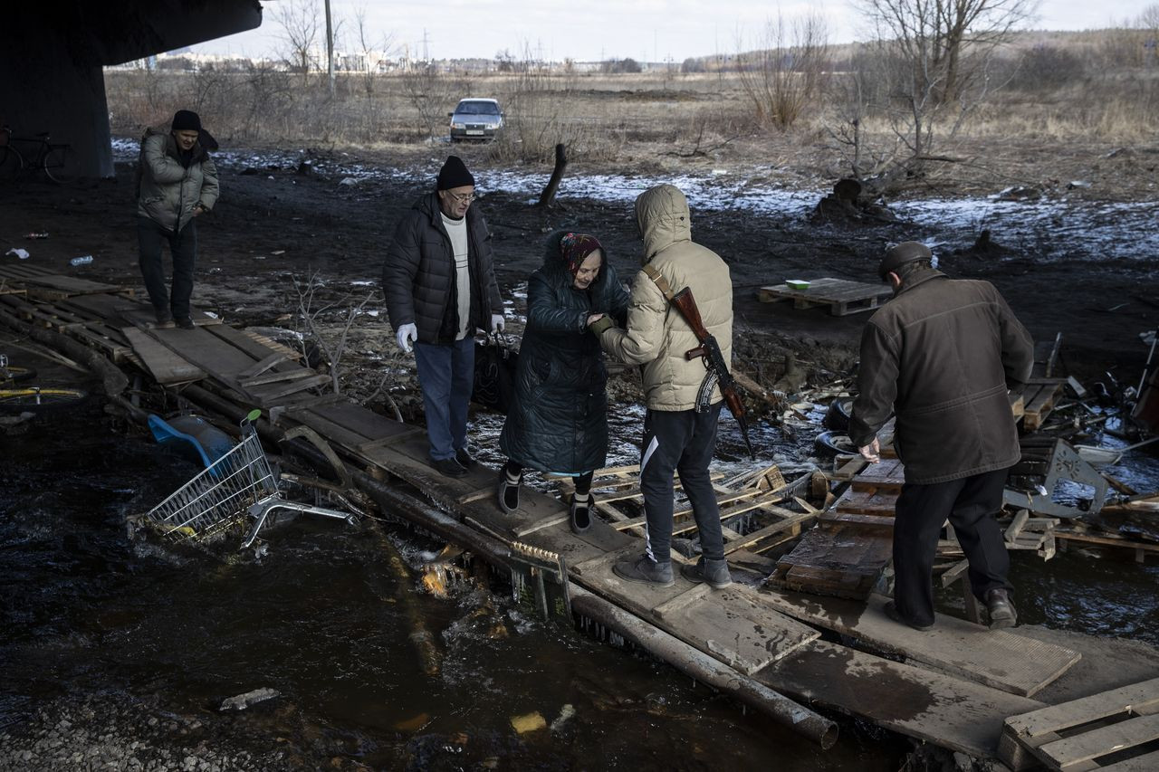 Savaşın kasıp kavurduğu Ukrayna'da sivillerin tahliyesi sürüyor - Sayfa 15