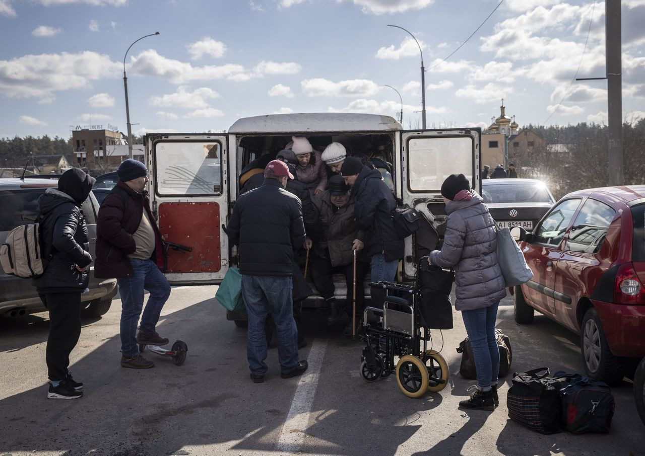 Savaşın kasıp kavurduğu Ukrayna'da sivillerin tahliyesi sürüyor - Sayfa 23