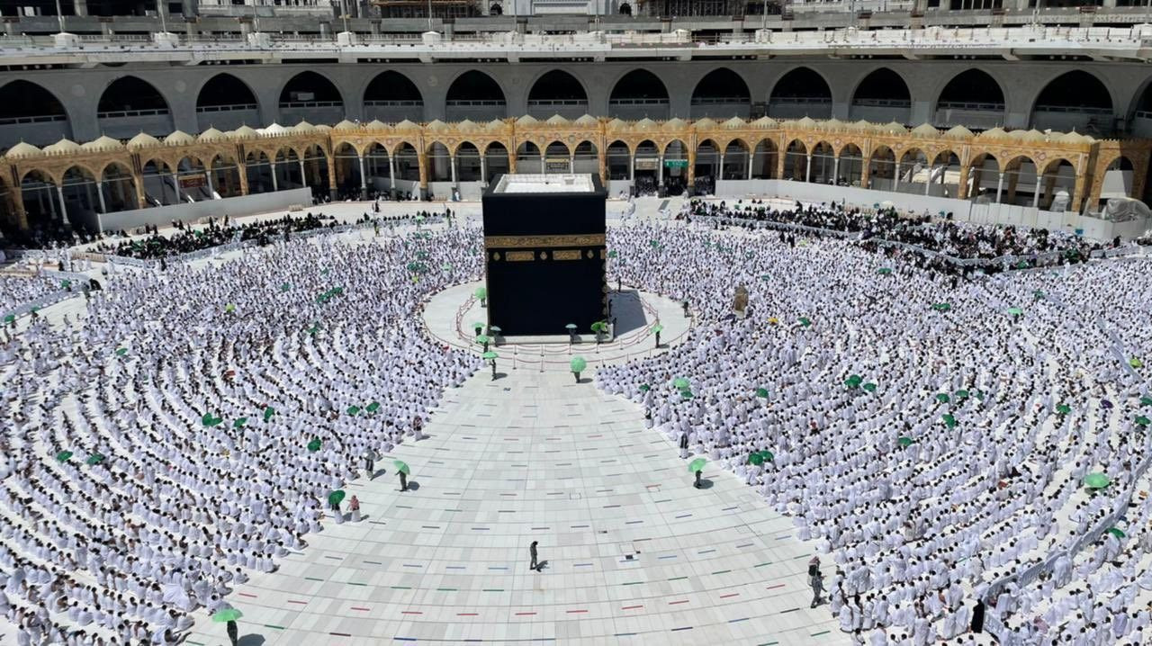 Kabe’de sosyal mesafesiz ilk Cuma namazı kılındı - Sayfa 5
