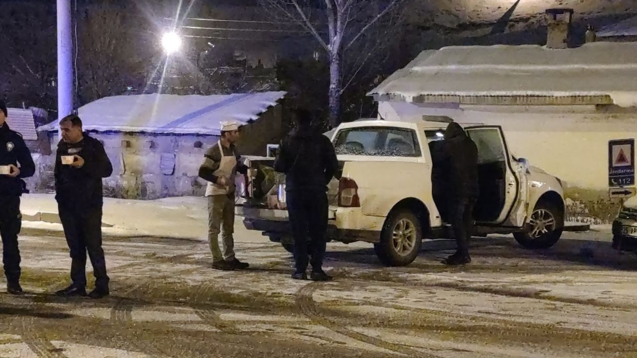 Ulaşıma yoğun kar ve tipi engeli! Kar yağışının vurduğu yollarda son durum - Sayfa 12