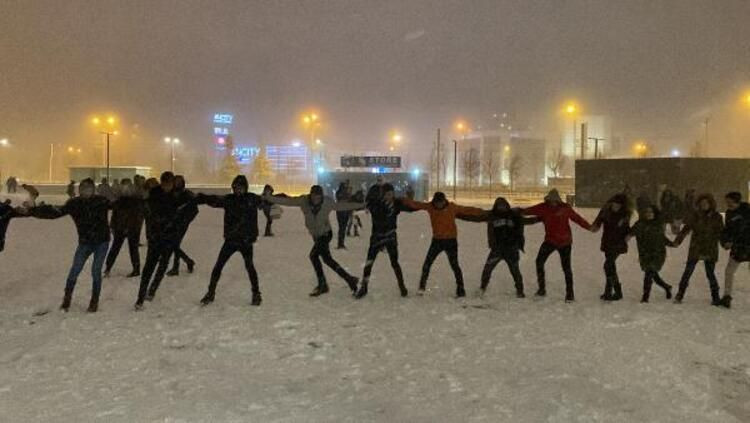 Kocaeli beyaza büründü, vatandaşlar karda halay çekti - Sayfa 10