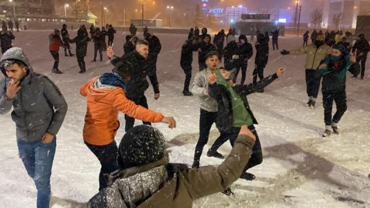 Kocaeli beyaza büründü, vatandaşlar karda halay çekti - Sayfa 12