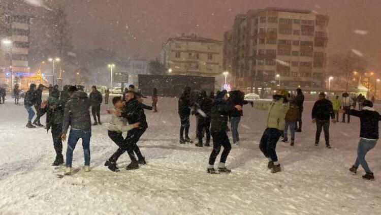 Kocaeli beyaza büründü, vatandaşlar karda halay çekti - Sayfa 13
