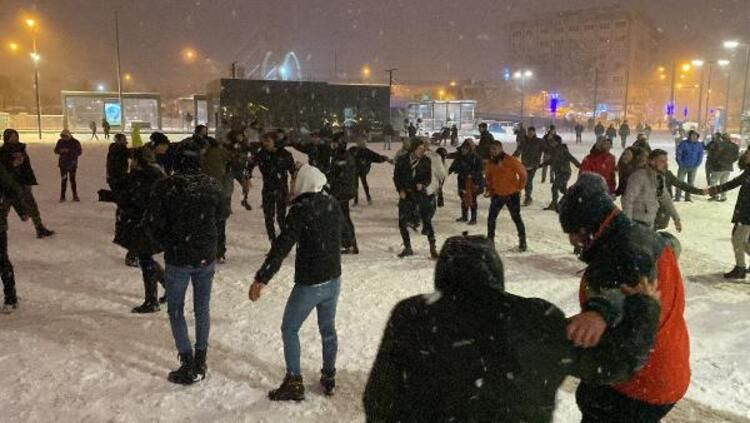 Kocaeli beyaza büründü, vatandaşlar karda halay çekti - Sayfa 8