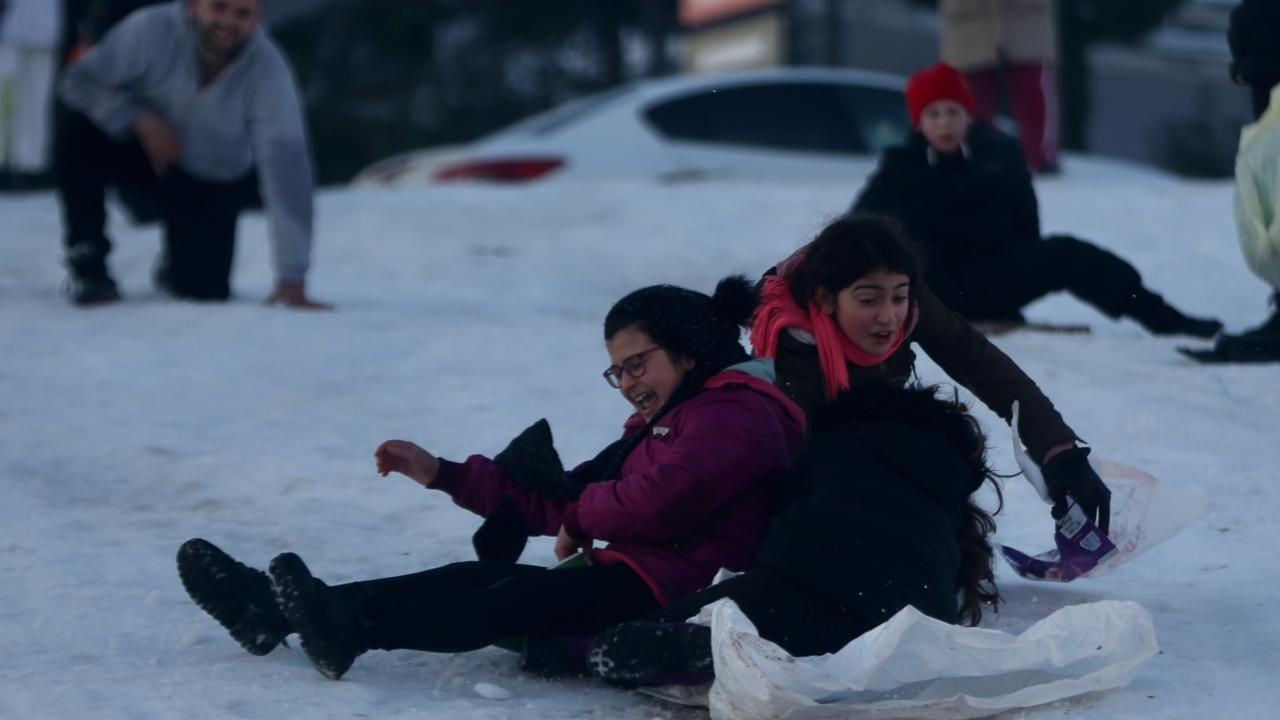 Valilikler peş peşe duyurdu: Pek çok ilde okullar tatil edildi! - Sayfa 13