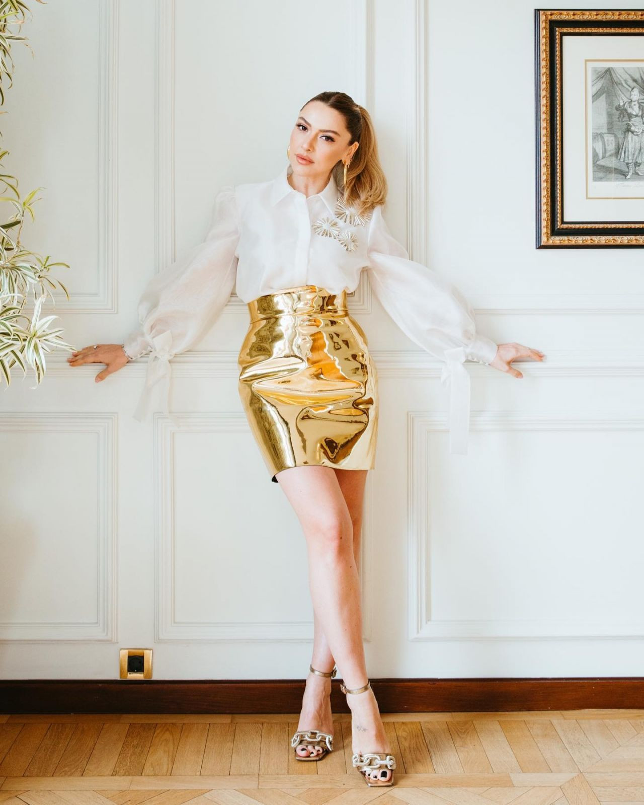 Fazla kilolarından kurtulan Hadise'nin tarzı İstanbul Moda Haftası'na damga vurdu - Sayfa 6