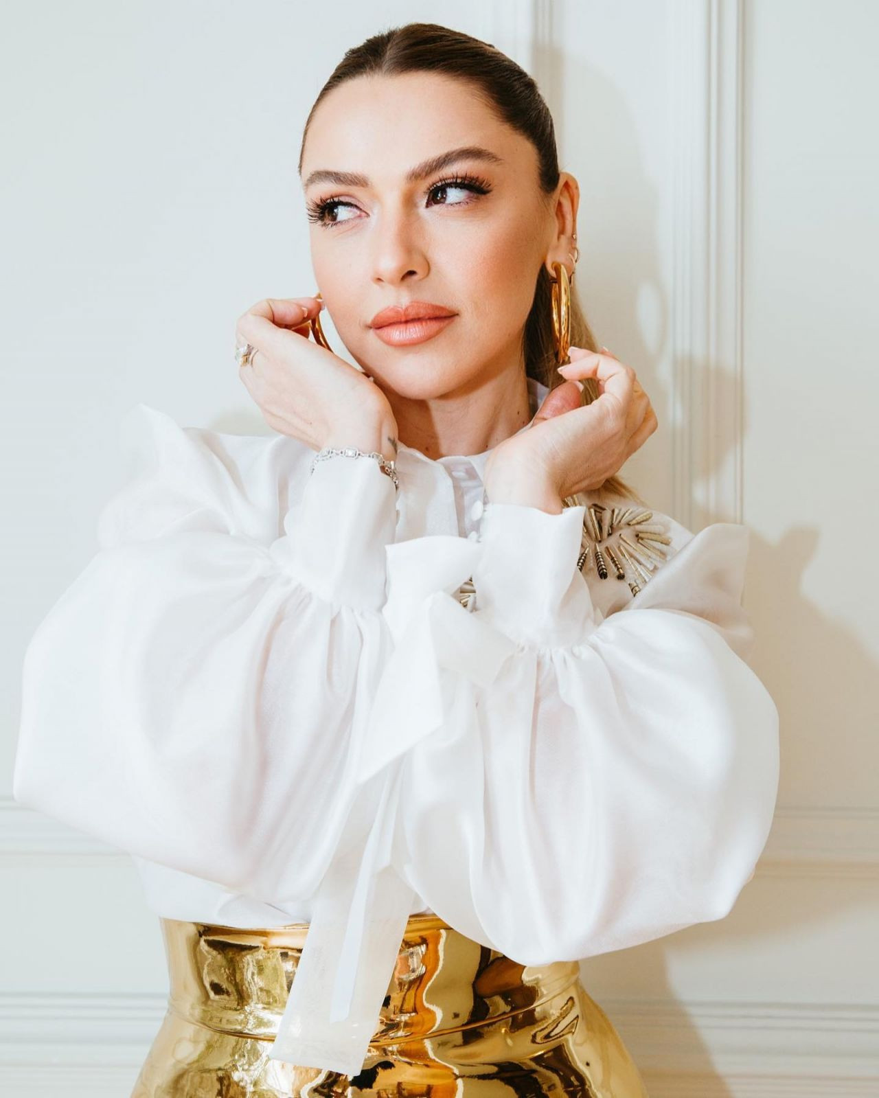 Fazla kilolarından kurtulan Hadise'nin tarzı İstanbul Moda Haftası'na damga vurdu - Sayfa 9