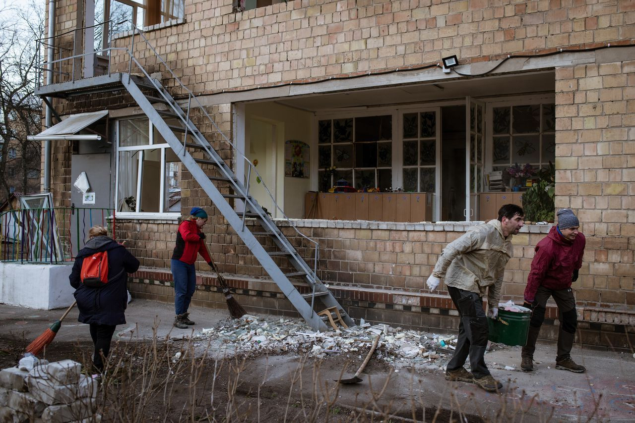 Rusya, Kiev'de sivilleri hedef aldı! Ölü ve yaralılar var - Sayfa 21