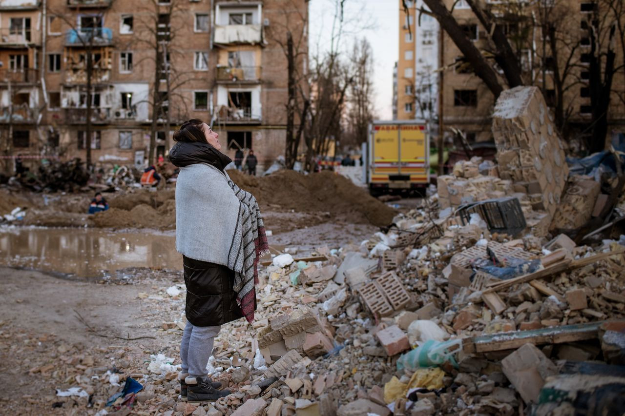 Rusya, Kiev'de sivilleri hedef aldı! Ölü ve yaralılar var - Sayfa 25
