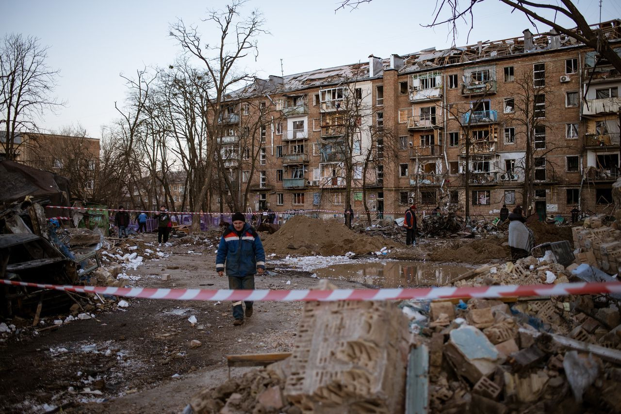 Rusya, Kiev'de sivilleri hedef aldı! Ölü ve yaralılar var - Sayfa 26