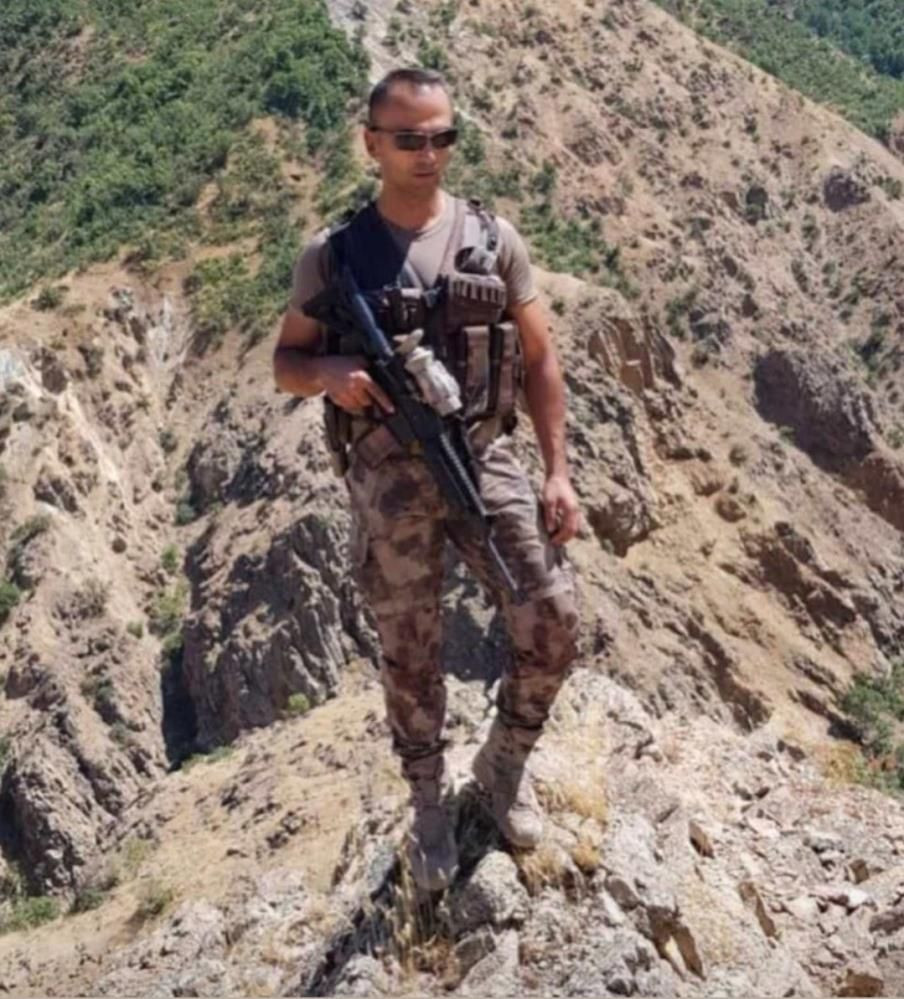 Bingöl'de şehit düşen polisin cenazesinde kahreden anlar: Dün evlilik yıl dönümümüzdü! - Sayfa 21