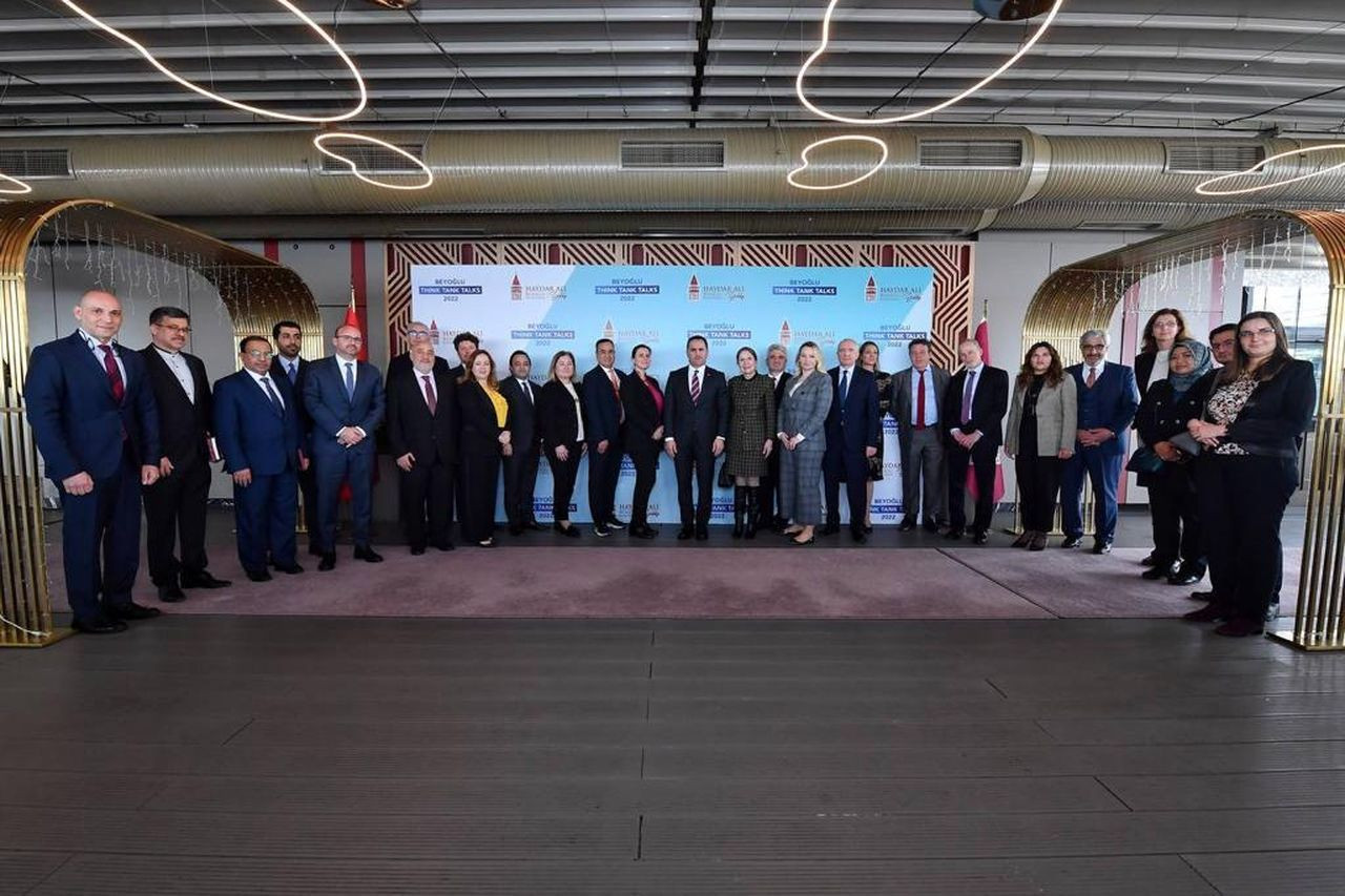 48 ülkenin diplomatik temsilcisi Beyoğlu’nda buluştu - Sayfa 12