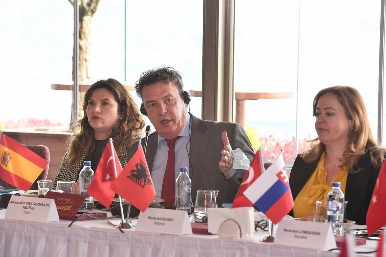 48 ülkenin diplomatik temsilcisi Beyoğlu’nda buluştu - Sayfa 11