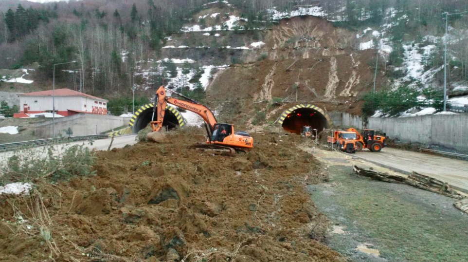 Bolu Dağı'ndaki heyelan sonrası çalışmalar sürüyor: Heyelanın şiddeti sabah ortaya çıktı - Sayfa 6