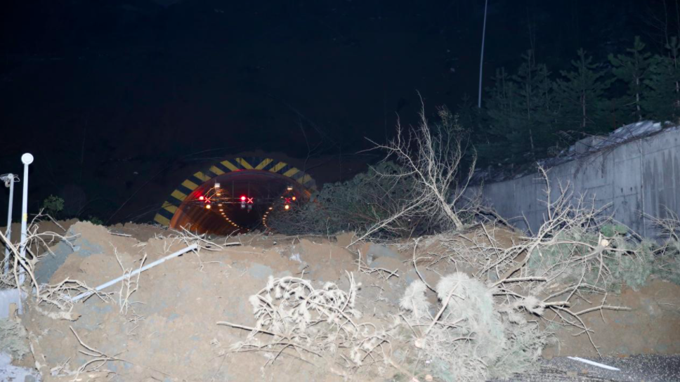 Bolu Dağı'ndaki heyelan sonrası çalışmalar sürüyor: Heyelanın şiddeti sabah ortaya çıktı - Sayfa 19