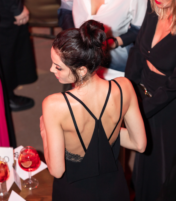 İspanya’da dünya starlarının ödül aldığı törene katılan Cansu Dere'ye büyük ilgi - Sayfa 15