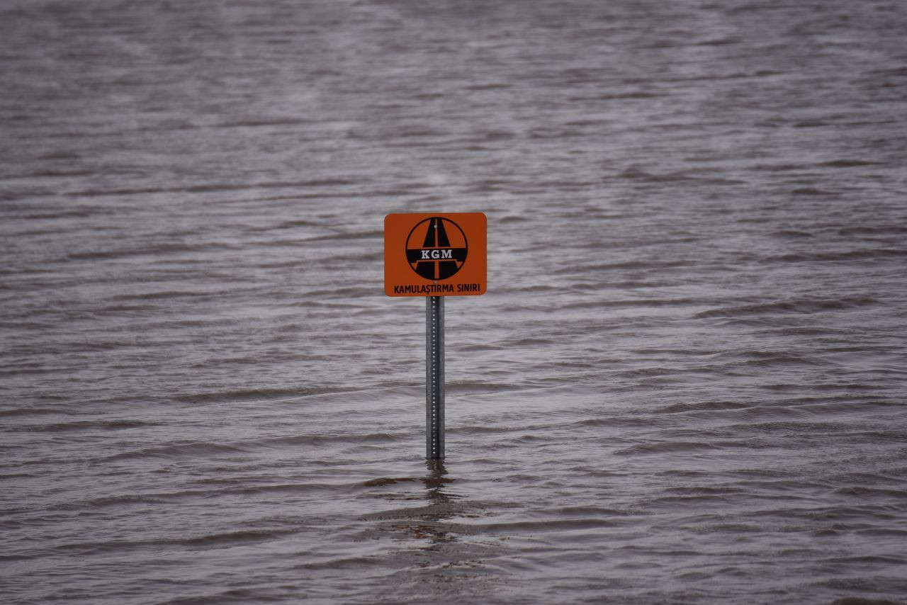 Kars'ta eriyen kar suları heyelana neden oldu! Tren seferleri aksadı, karayolları kapandı - Sayfa 9