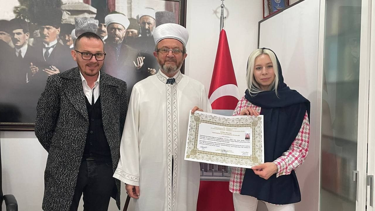 Ezan sesinden etkilenen Ukraynalı Daria Müslüman oldu: İçimde bir şeylerin titrediğini hissettim! - Sayfa 8