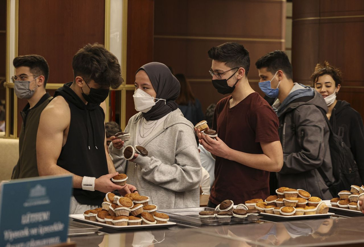 Cumhurbaşkanlığı Millet Kütüphanesi sahurda da öğrencilerin akınına uğruyor - Sayfa 8