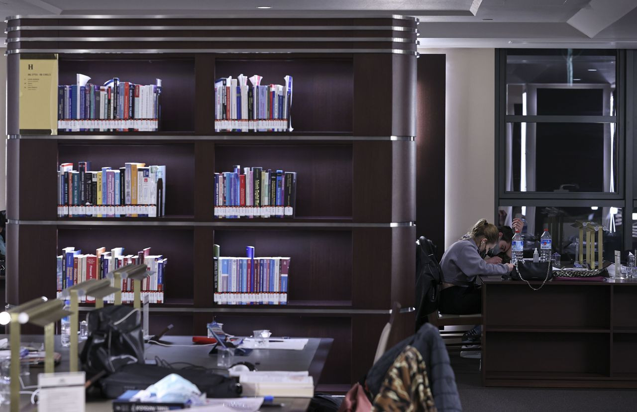 Cumhurbaşkanlığı Millet Kütüphanesi sahurda da öğrencilerin akınına uğruyor - Sayfa 20