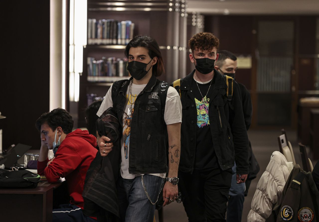 Cumhurbaşkanlığı Millet Kütüphanesi sahurda da öğrencilerin akınına uğruyor - Sayfa 22