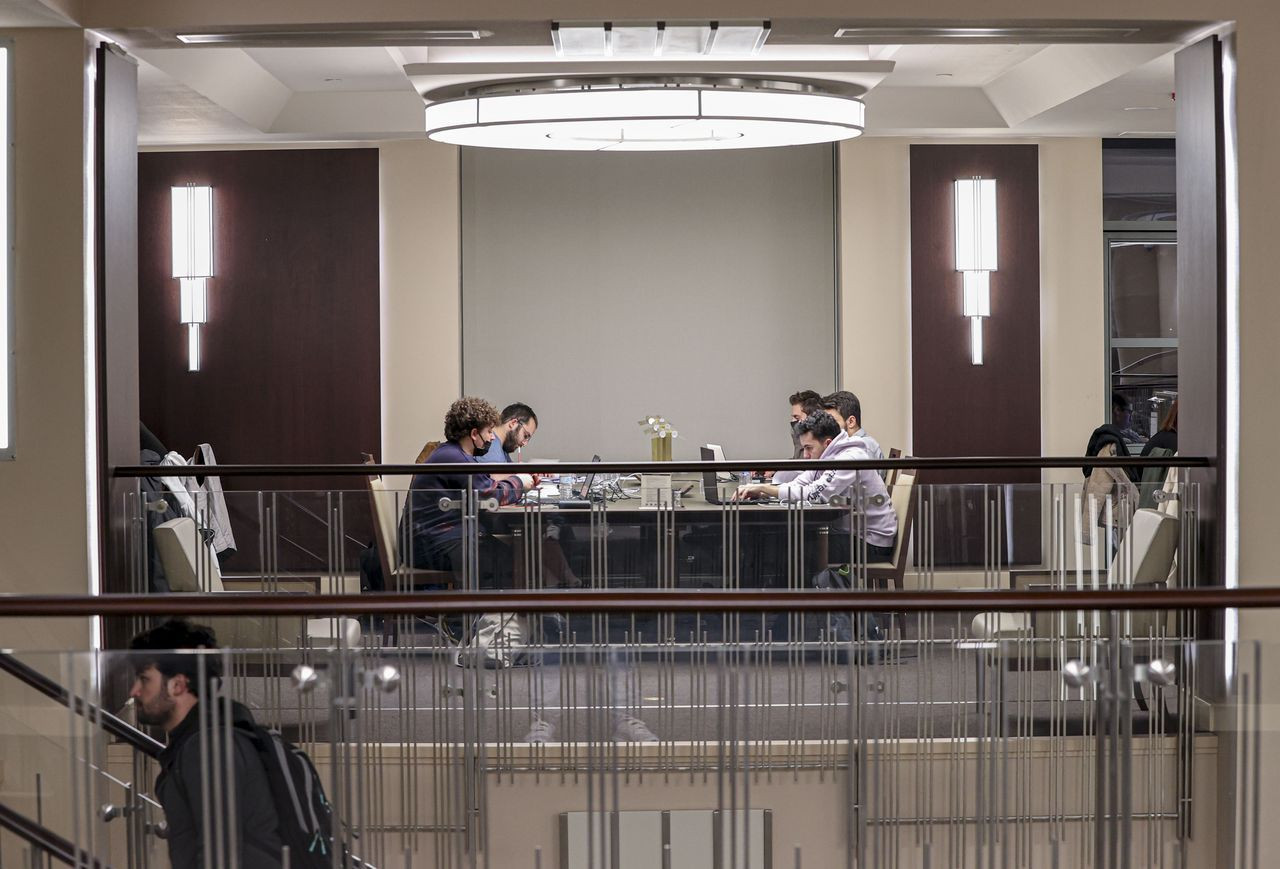 Cumhurbaşkanlığı Millet Kütüphanesi sahurda da öğrencilerin akınına uğruyor - Sayfa 25