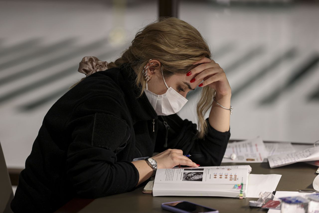 Cumhurbaşkanlığı Millet Kütüphanesi sahurda da öğrencilerin akınına uğruyor - Sayfa 26