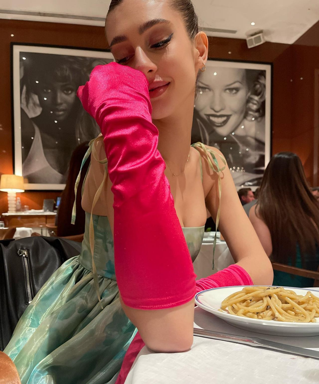 Bir dönem Acun Ilıcalı ile aşk yaşadığı iddia edilen genç model Itır Esen estetik harikası çıktı - Sayfa 27