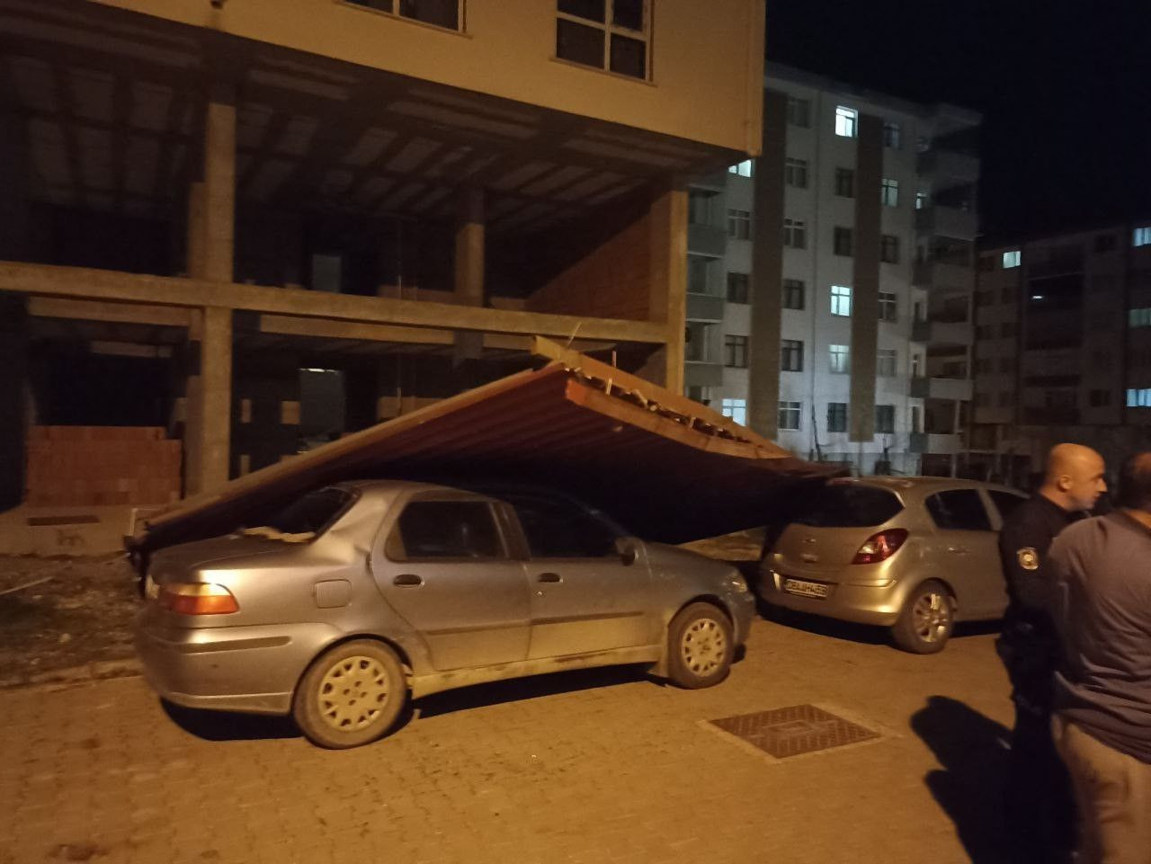 Artvin’de şiddetli rüzgar çatıları uçurdu! - Sayfa 7