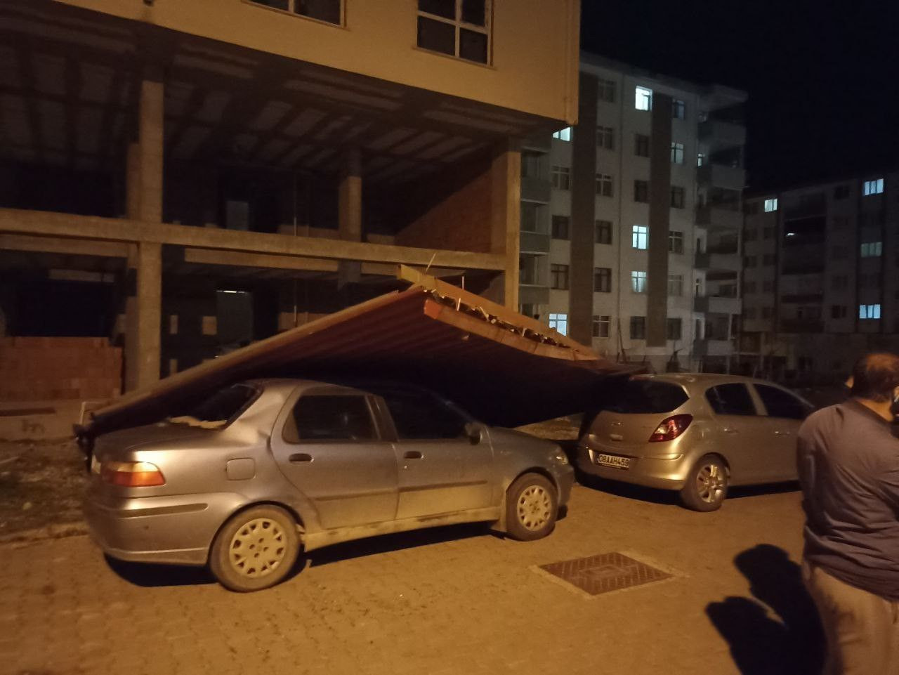 Artvin’de şiddetli rüzgar çatıları uçurdu! - Sayfa 8