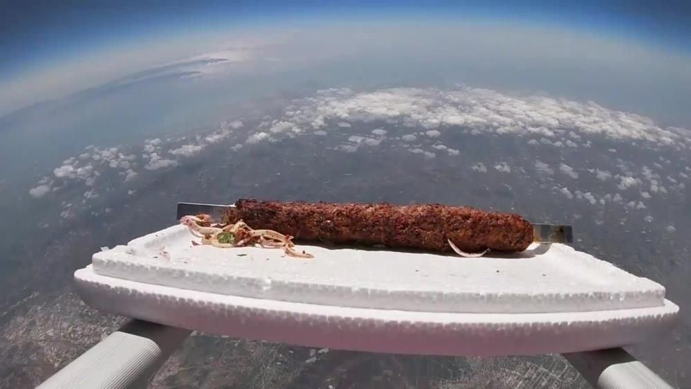 Adanalı kebapçı helyum balonuyla stratosfere kebap yolladı, denize düşünce "Acılı sevmiyorlarmış" dedi... - Sayfa 5