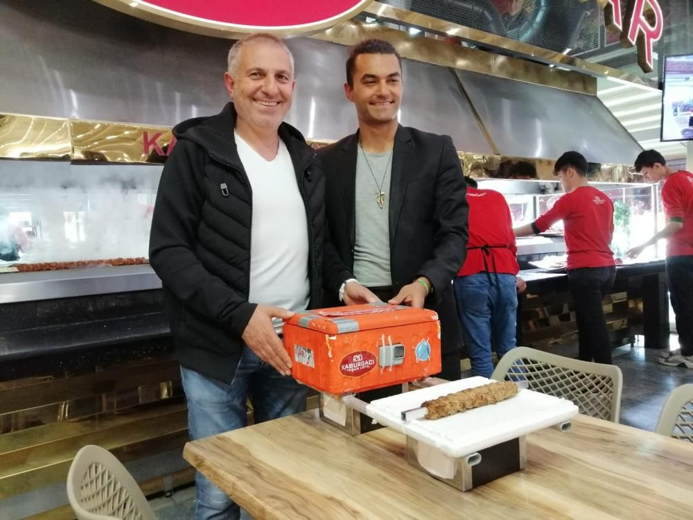 Adanalı kebapçı helyum balonuyla stratosfere kebap yolladı, denize düşünce "Acılı sevmiyorlarmış" dedi... - Sayfa 8