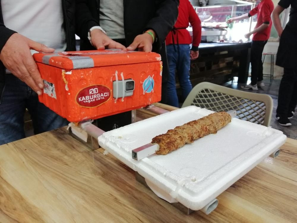 Adanalı kebapçı helyum balonuyla stratosfere kebap yolladı, denize düşünce "Acılı sevmiyorlarmış" dedi... - Sayfa 9