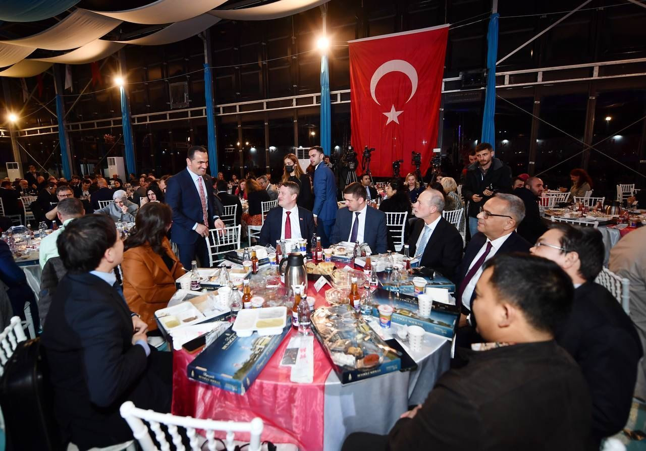 TBMM Başkanı Şentop 'Beyoğlu Sofrası'na katıldı: Oruç bir cennet tebessümüdür - Sayfa 11