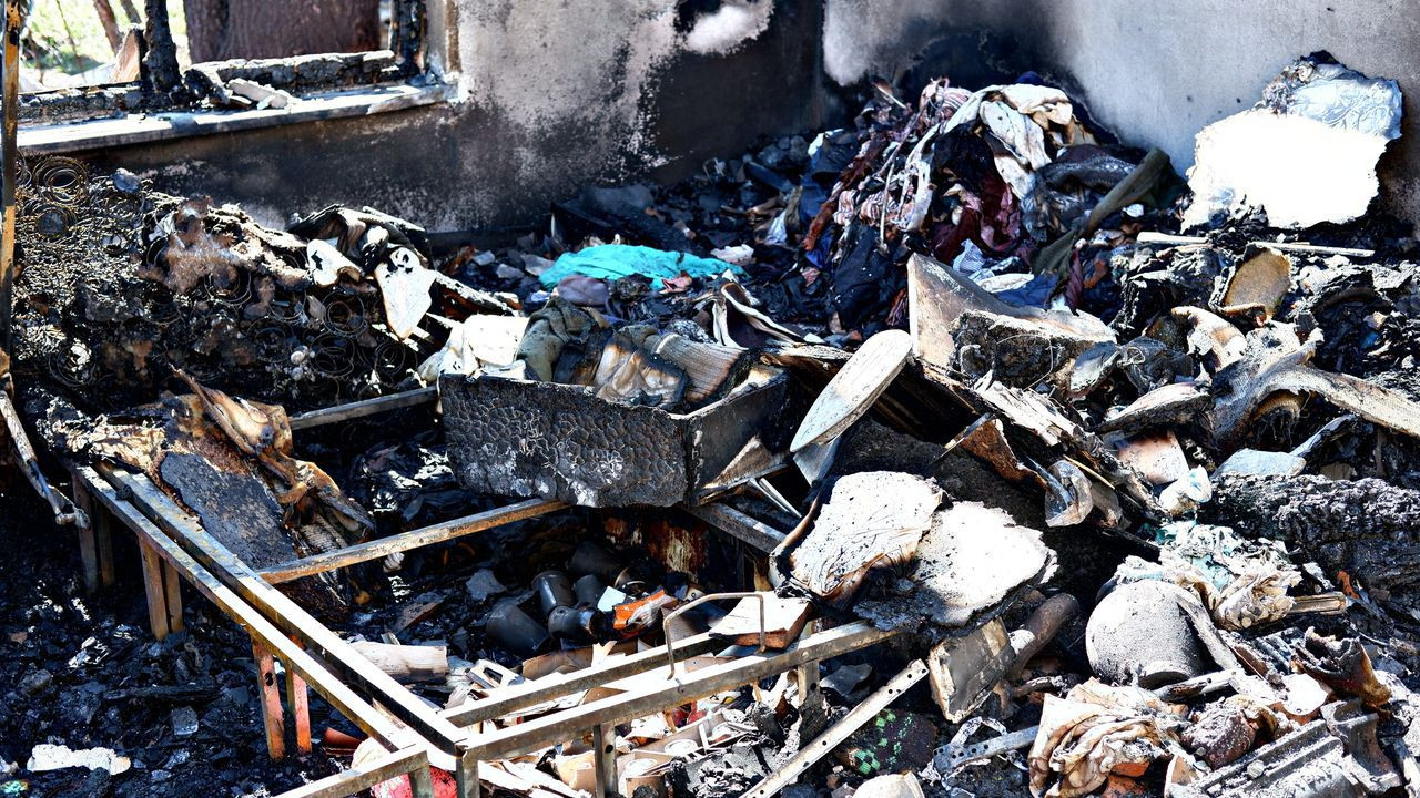 Evde çıkan yangınla çocuk hayali de kül oldu - Sayfa 6